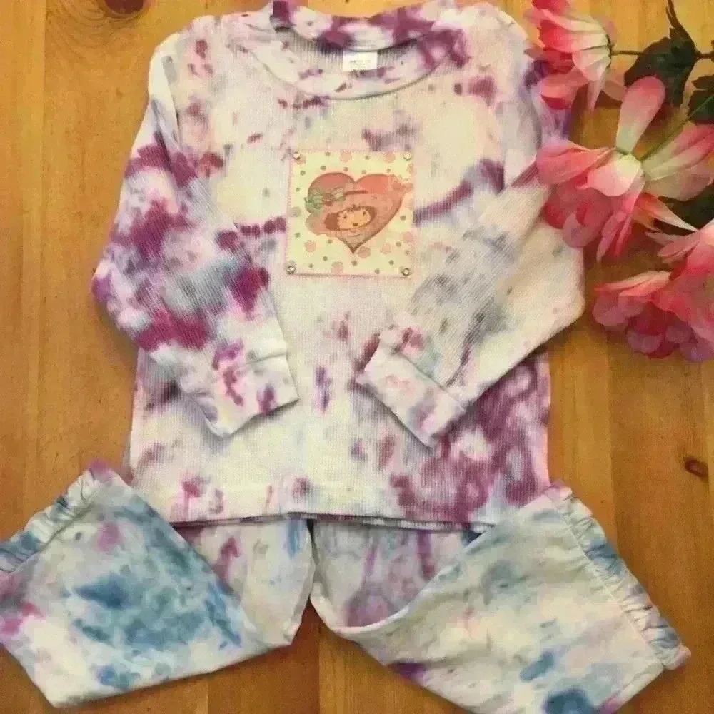 New! Strawberry shortcake tie dyed set. Girl 2T Thermal Shirt and pants